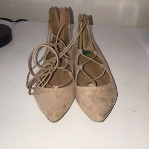 Nude flats with laces